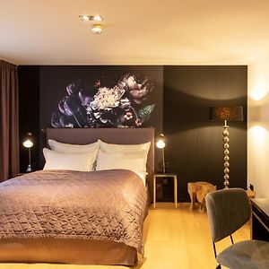 Zimmer mit Kingsize-Bett